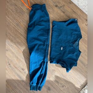 FIGS Zamora jogger and pocket tee shirt scrubs (set)